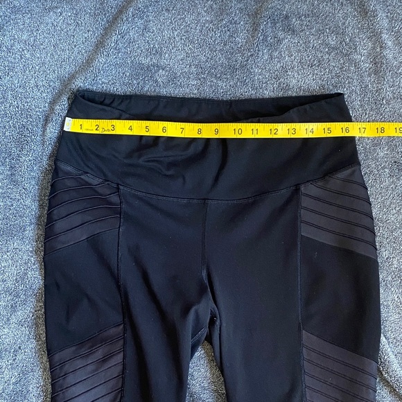 Old Navy Black Textured Leggings - Picture 2 of 5